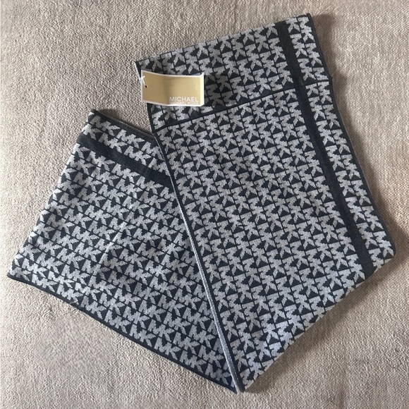 Michael Kors Gray and Black Scarf NWT - Picture 1 of 4